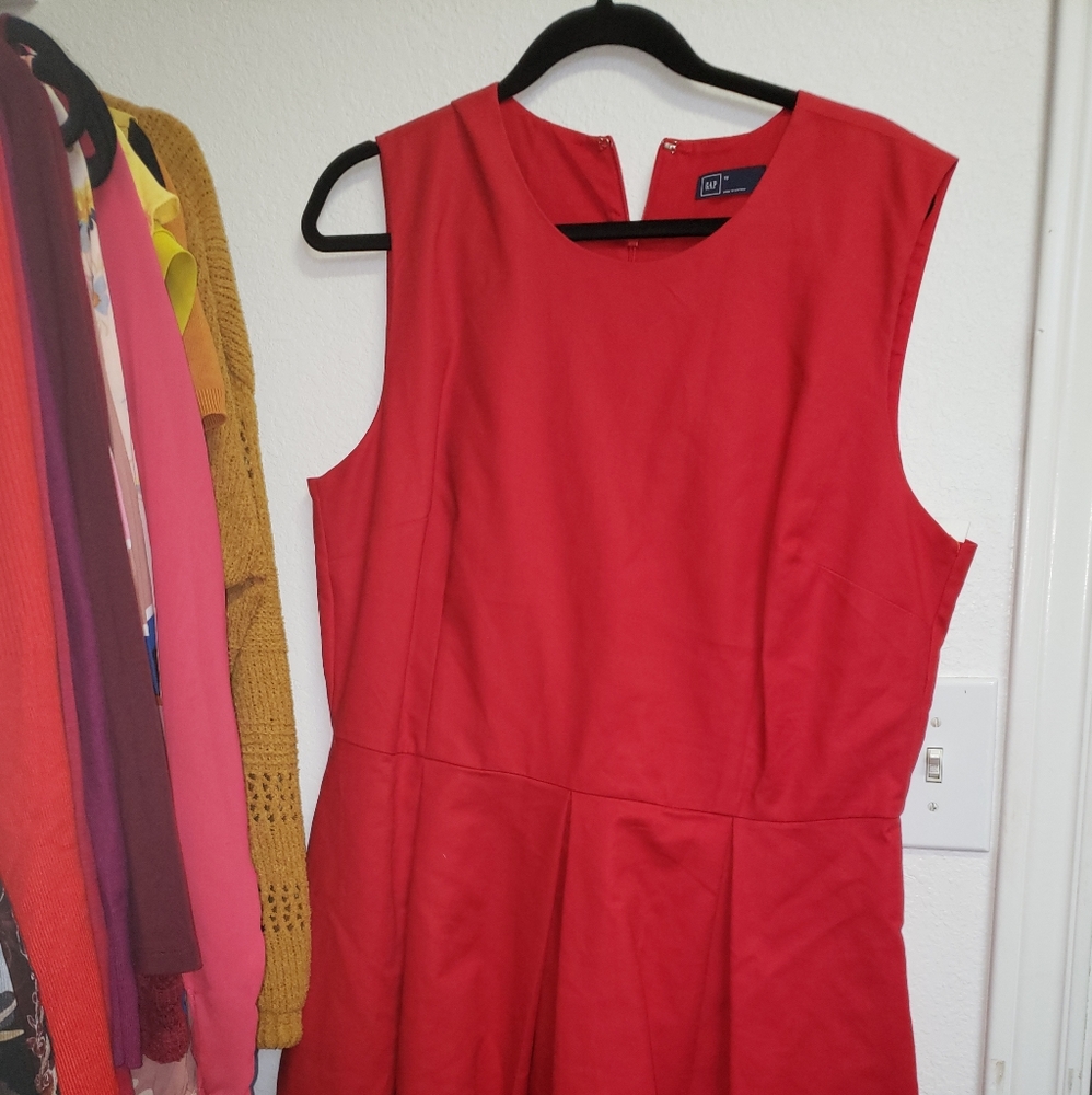 Gap sleeveless pleated dress